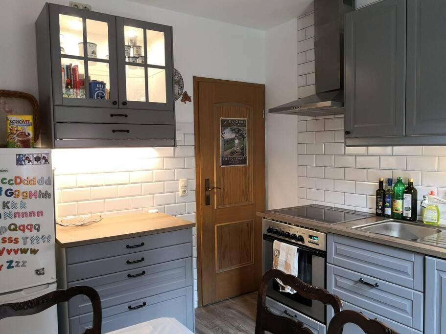 Erzgruen - Aktiv Und Entspannt Im Gruenen Appartement Zwönitz Buitenkant foto