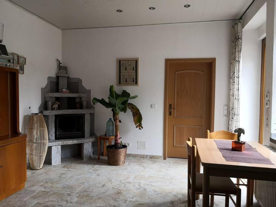 Erzgruen - Aktiv Und Entspannt Im Gruenen Appartement Zwönitz Buitenkant foto