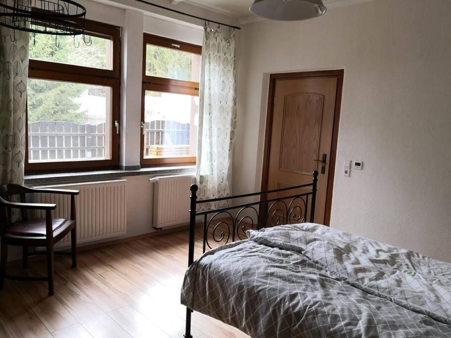 Erzgruen - Aktiv Und Entspannt Im Gruenen Appartement Zwönitz Buitenkant foto
