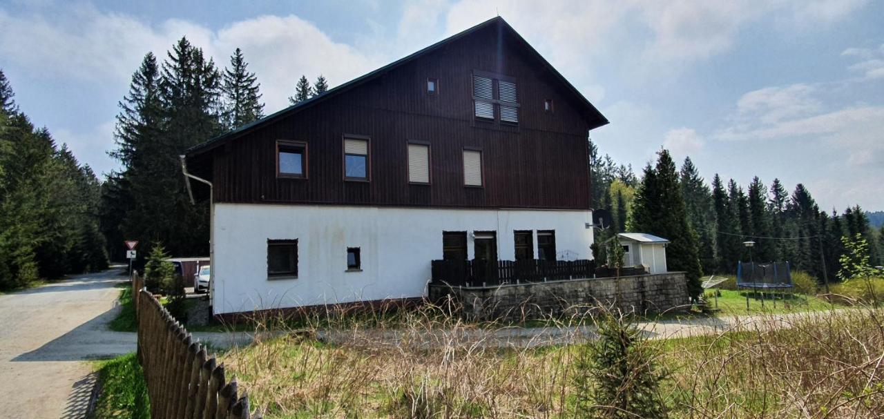 Erzgruen - Aktiv Und Entspannt Im Gruenen Appartement Zwönitz Buitenkant foto