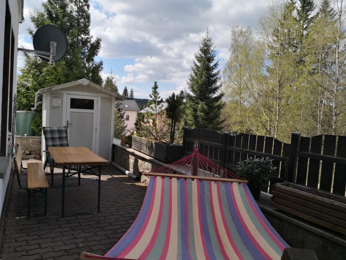 Erzgruen - Aktiv Und Entspannt Im Gruenen Appartement Zwönitz Buitenkant foto