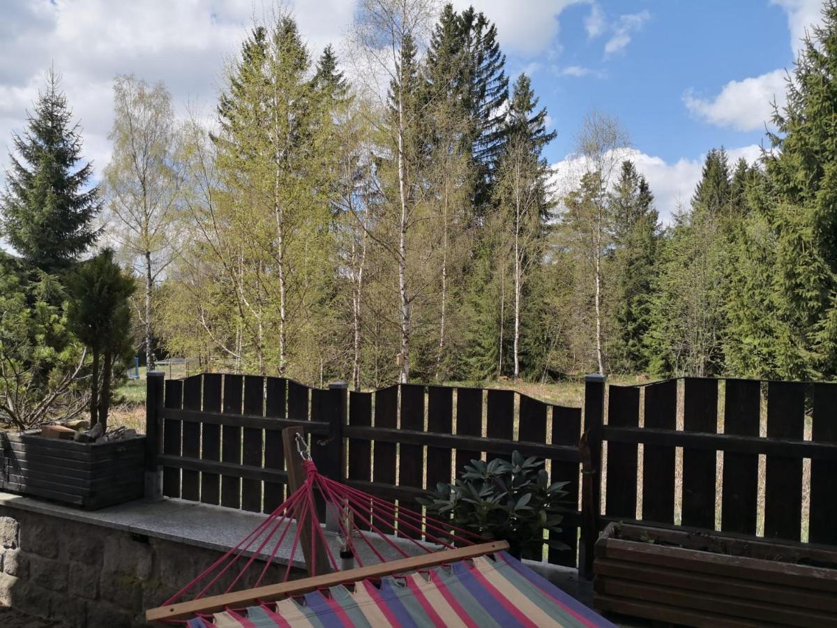 Erzgruen - Aktiv Und Entspannt Im Gruenen Appartement Zwönitz Buitenkant foto